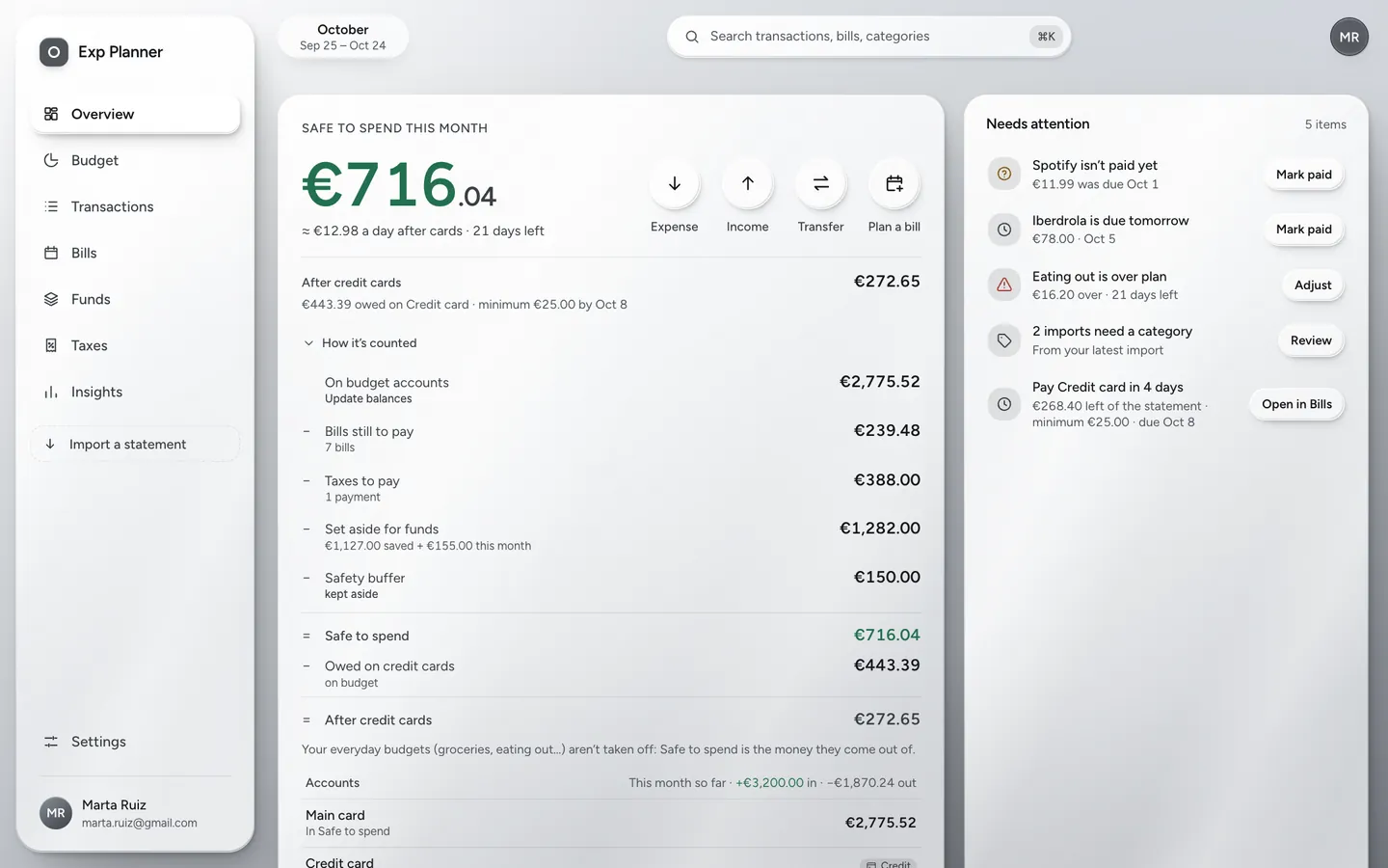 Ekran Overview na komputerze: 716,04 € bezpiecznie do wydania w tym miesiącu, obok przyciski Expense, Income, Transfer i Plan a bill, 272,65 € po spłacie kart kredytowych, jak to jest liczone i co wymaga uwagi.